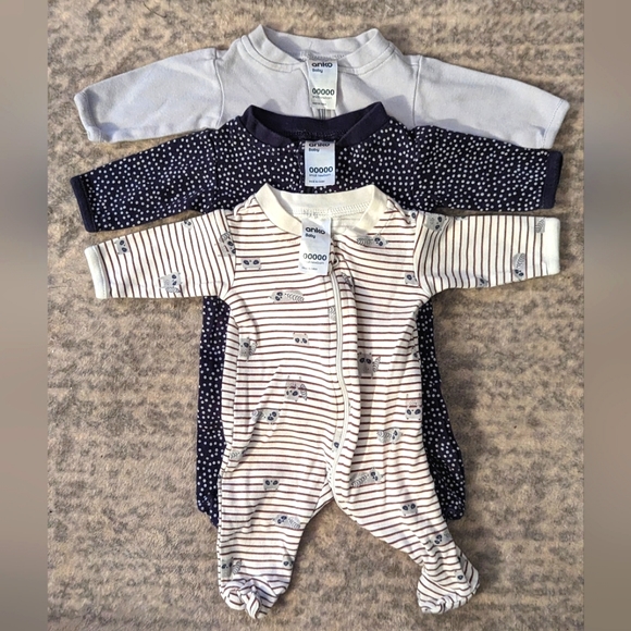 BABY BUNDLE - Small Newborn Footies - Picture 2 of 4